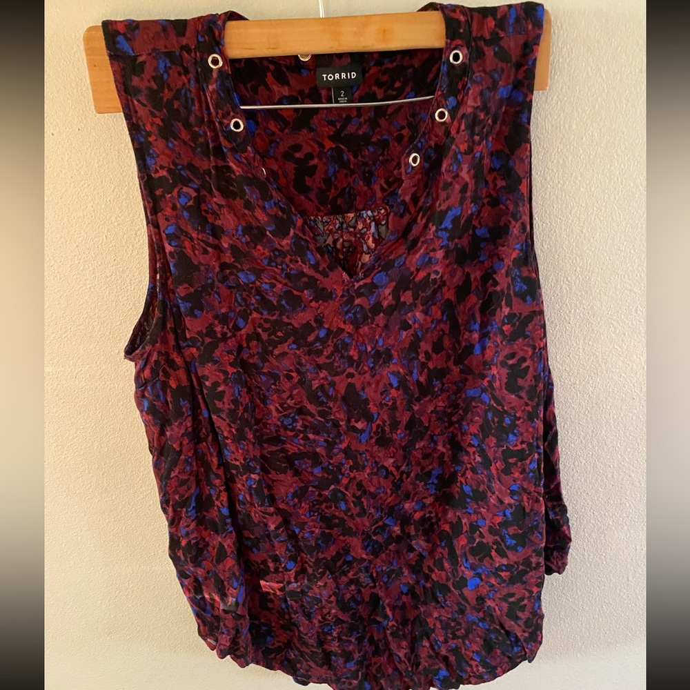 Torrid‎ Sleeveless Blouse With Grommet Detail Animal Print Size 2xl